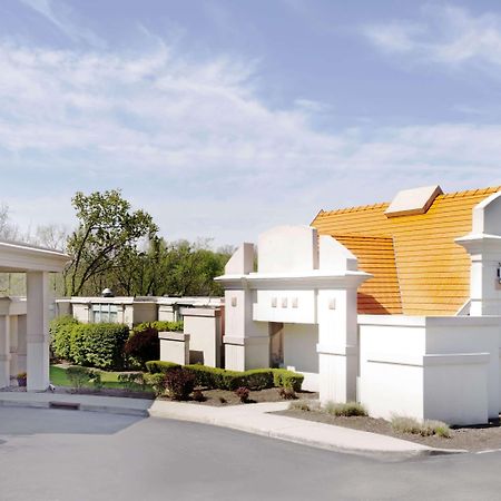 Howard Johnson By Wyndham Newburgh Exterior foto