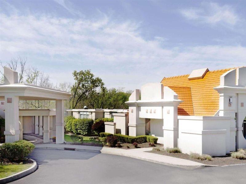 Howard Johnson By Wyndham Newburgh Exterior foto