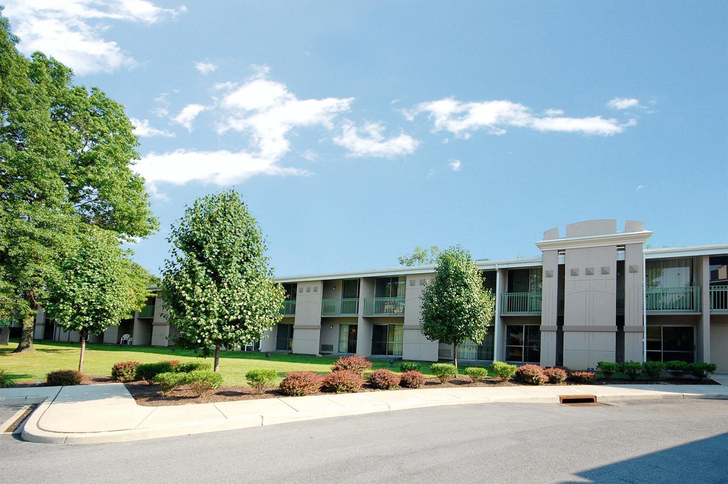 Howard Johnson By Wyndham Newburgh Exterior foto