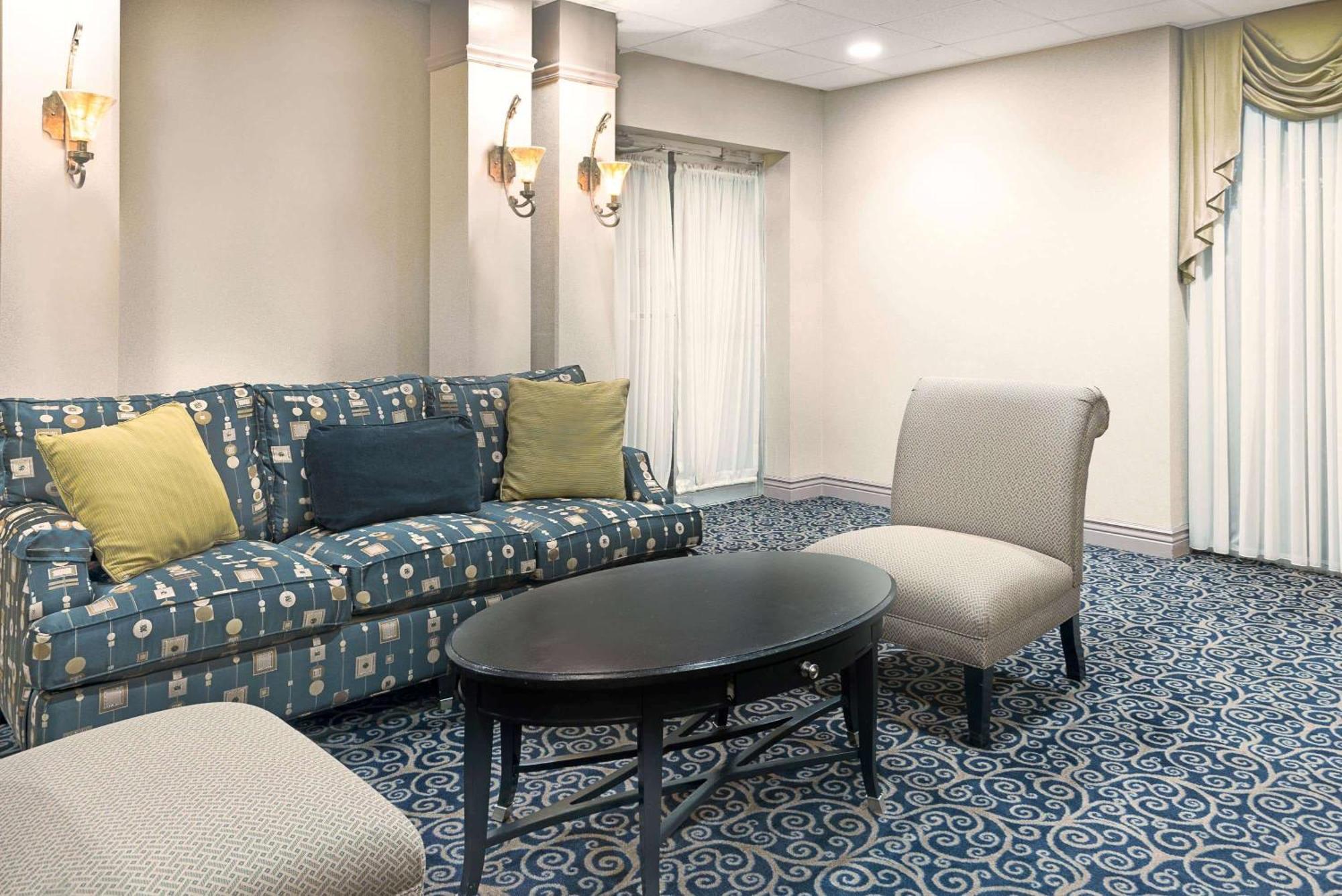 Howard Johnson By Wyndham Newburgh Exterior foto