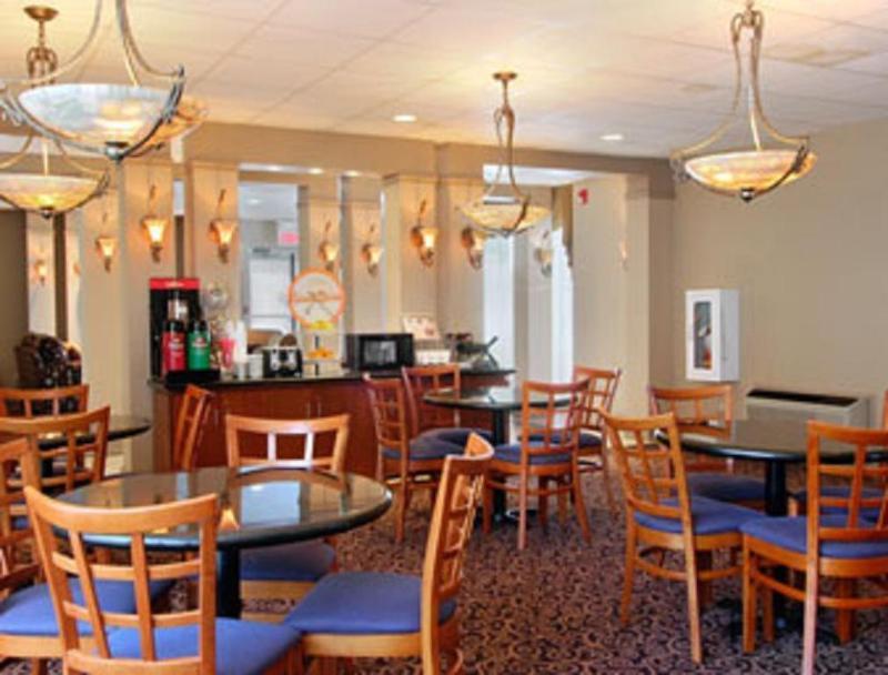 Howard Johnson By Wyndham Newburgh Exterior foto