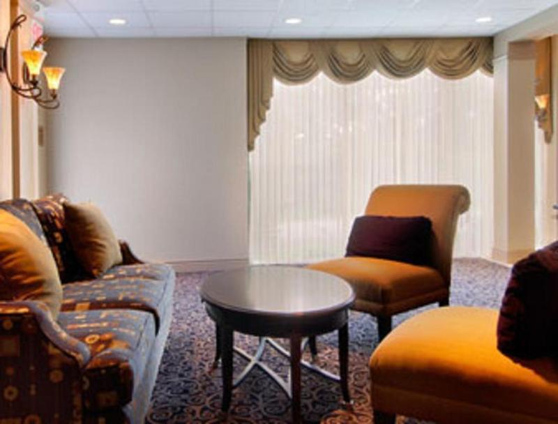 Howard Johnson By Wyndham Newburgh Exterior foto